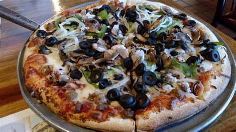 Vic's pizza - At Voc's Dunns Corners Pizza & Pub, best Italian restaurants in Westerly RI, Italian Food Westerly RI - pizza, salads, entrees & grinders. A full service bar with daily deals & specials. Family friendly atmosphere.